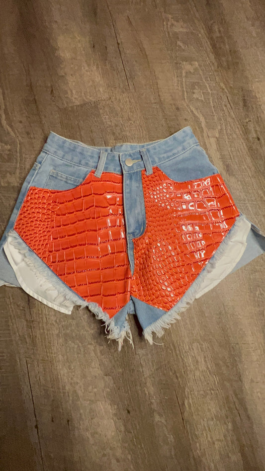 Pantalón corto con estampado de serpiente